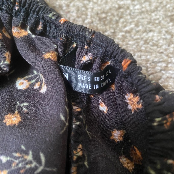 Floral Open Back Romper - Picture 5 of 5